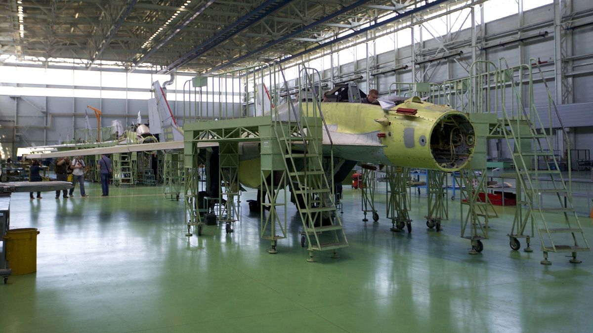 V moskevské letecké továrně MiG hořelo